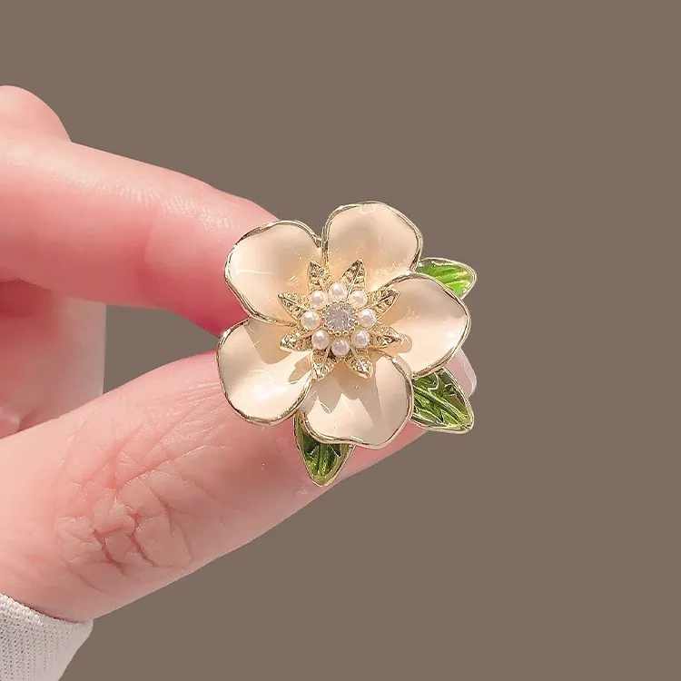 Pin Cài Áo Hoa Trà Đính Đá - Hình ảnh 4