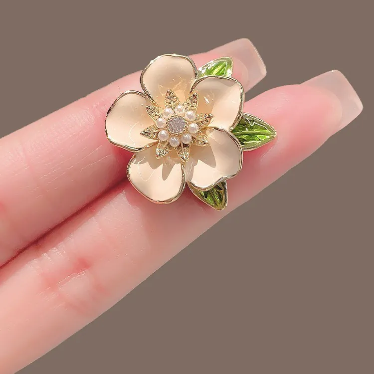 Pin Cài Áo Hoa Trà Đính Đá - Hình ảnh 3