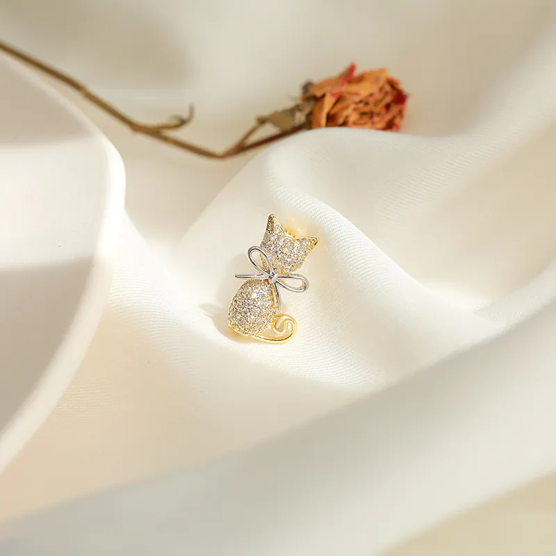 Pin Cài Áo Chú Mèo Đính Đá - Hình ảnh 3