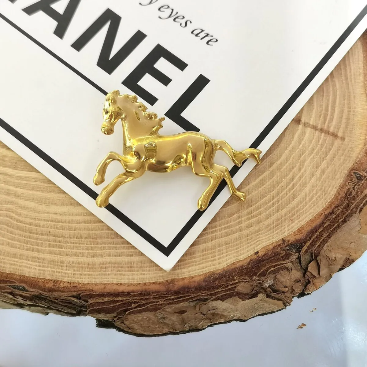 Trâm Cài Áo Ngựa Phong Thủy Mạ Vàng 24K - Hình ảnh 3