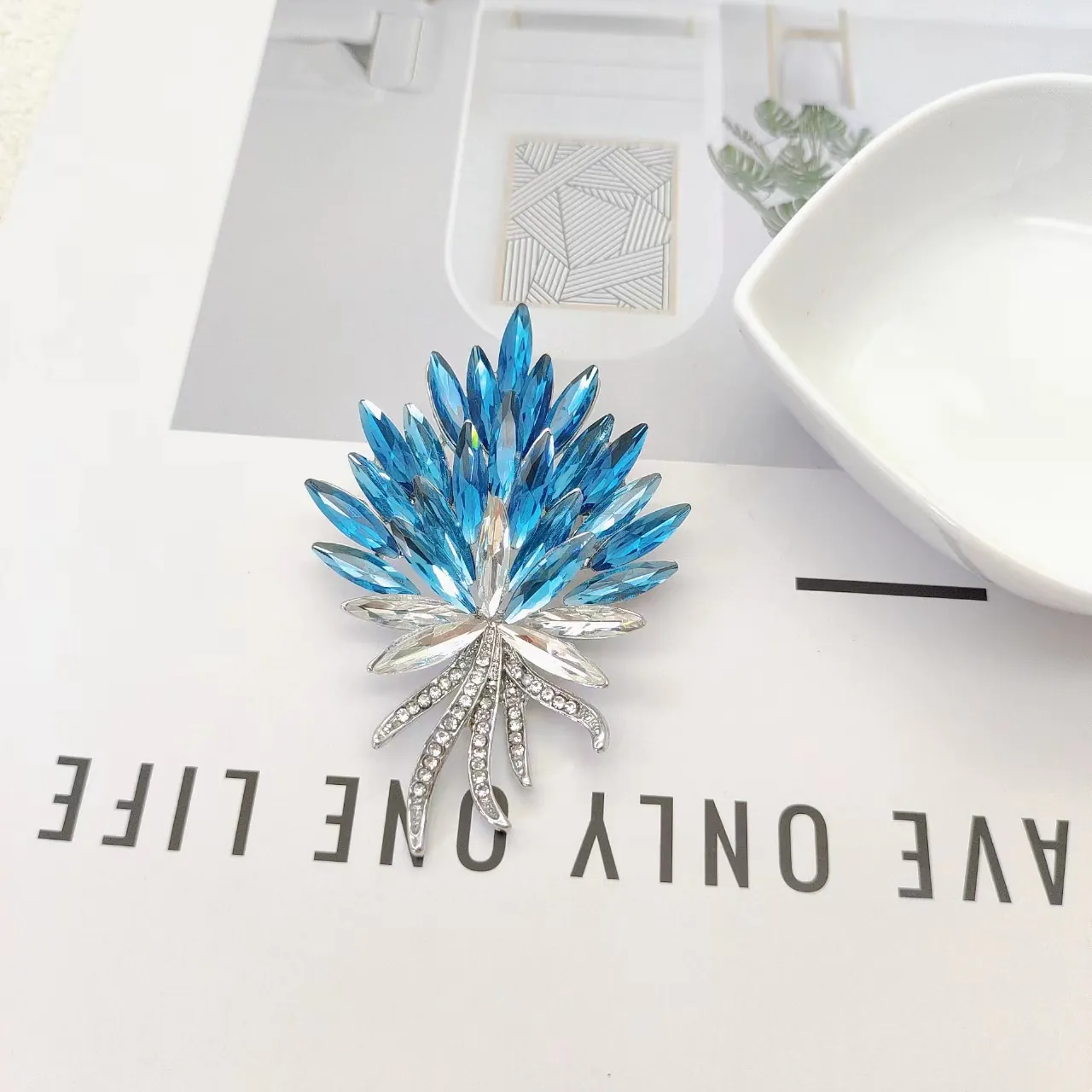 Trâm Cài Áo Bông Lúa Mì Đính Phale Xanh - Hình ảnh 6