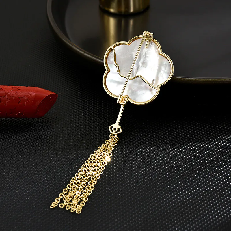 Trâm Cài Áo Chiếc Quạt Hoa Tua Rua Đính Ngọc Trai - Hình ảnh 2