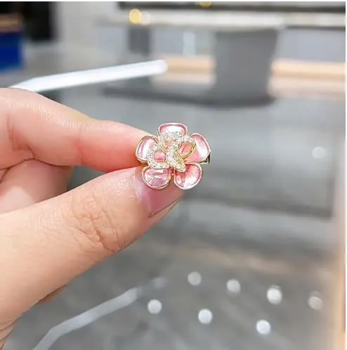 Trâm Cài Áo Hoa Anh Đào Đính Đá - Hình ảnh 3