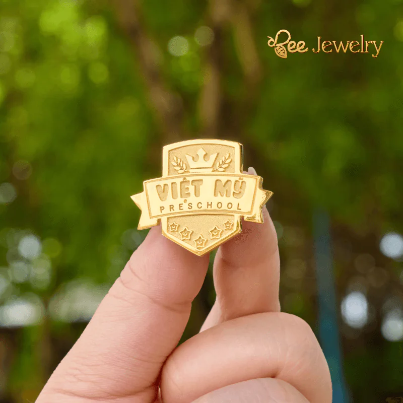 Mẫu gia công huy hiệu công ty mạ vàng 24K