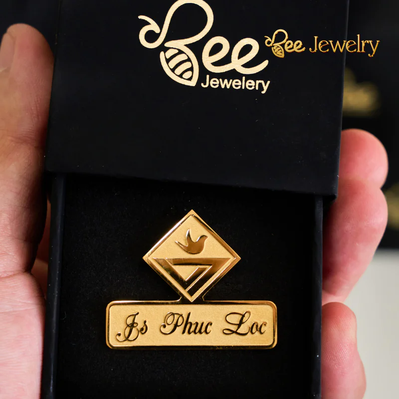 Mẫu gia công huy hiệu 20