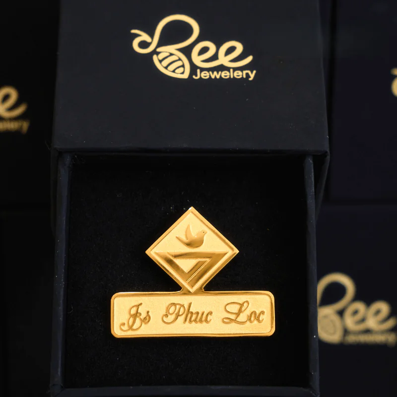 mẫu gia công huy hiệu mạ vàng 24K