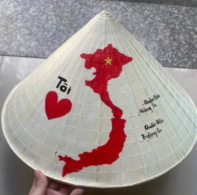 Nón lá họa tiết Việt Nam